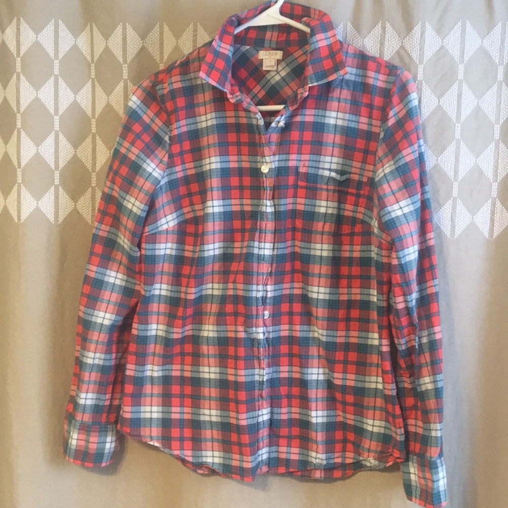 Lightweight plaid button down
